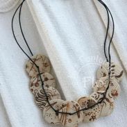 Collier palets en faux os